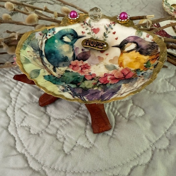 Shell Trinket Dish Clam Shell Trinket Dish Jewelry Dish with Stand - Picture 3 of 4